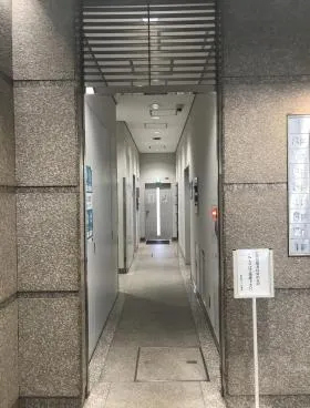 新富町ビルの外観