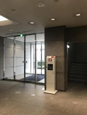 新富町ビルの外観