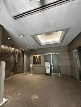 新富町ビルの外観