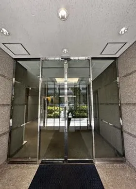 新富町ビルの外観