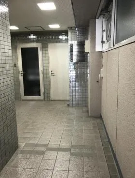STRビルの外観