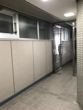 STRビルの外観
