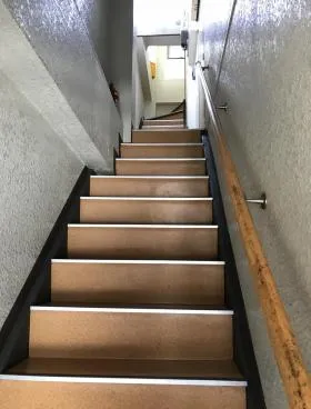 入山ビルの外観