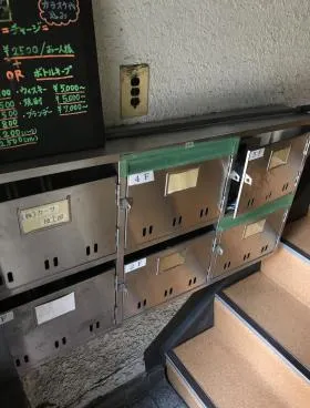 入山ビルの外観