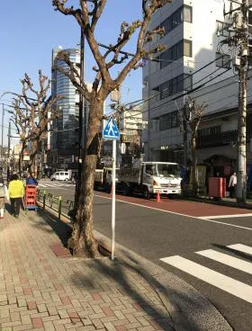 入山ビルの外観