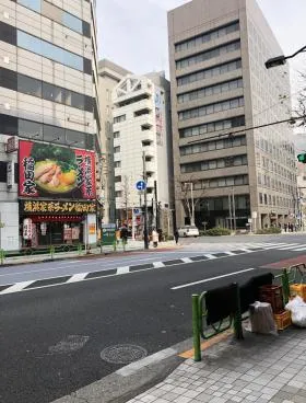 昭和ワニスビルの外観