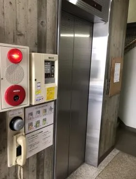 Vビルの外観