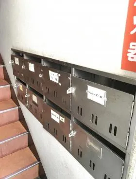KMビルの外観