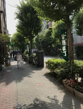 KMビルの外観