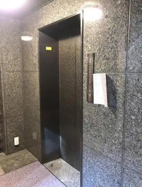 クランデックビルの外観