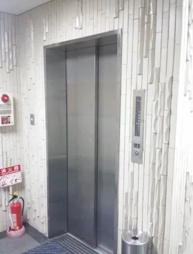 とね松ビルの外観