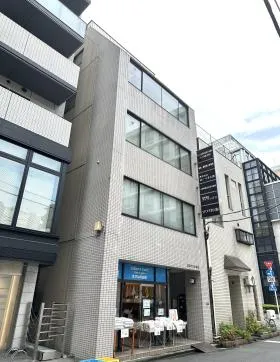 日本タオル会館の外観