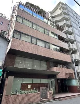ウィング箱崎ビルの外観