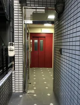 DHビルの外観