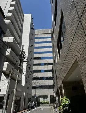 DHビルの外観
