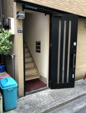 塚田ビルの外観