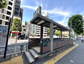 A1出入口（地上）