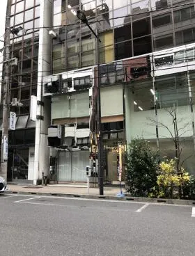 D2ビルの外観