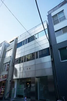 青商ビルの外観