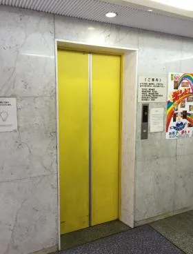 ギンビスビルの外観