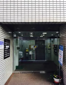 信州会ビルの外観