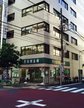 信州会ビルの外観