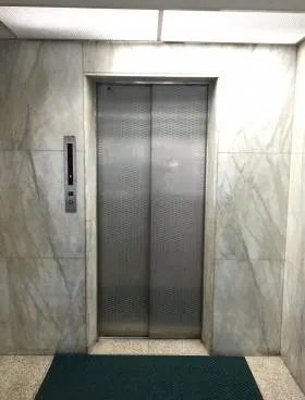 丹生ビルの外観