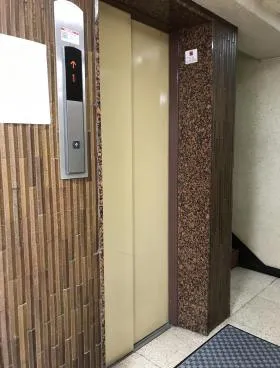 秋葉ビルの外観