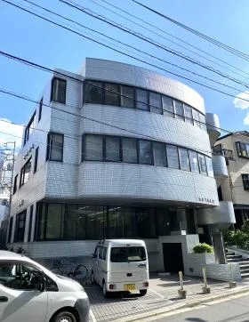 ホルス西新宿の外観