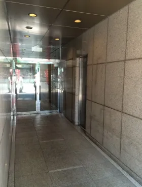 京橋彌生ビルの外観