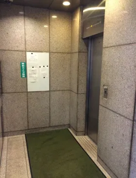 京橋彌生ビルの外観