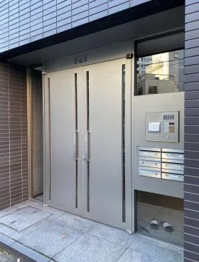 F&Tビルの外観