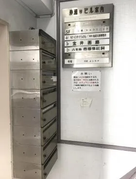 仲通りビルの外観