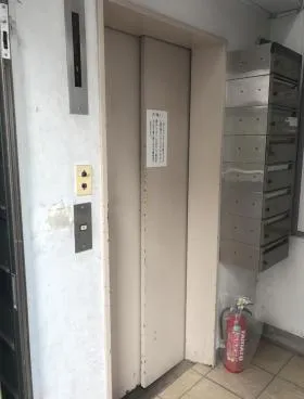 仲通りビルの外観
