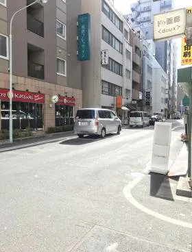 仲通りビルの外観
