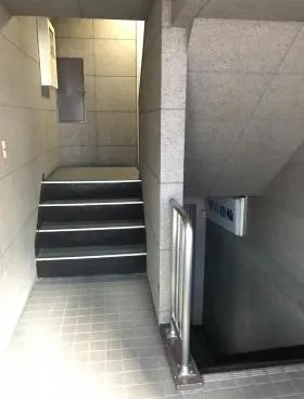 京橋宏陽ビルの外観