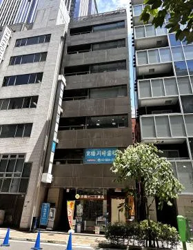 京橋イーサスビルの外観