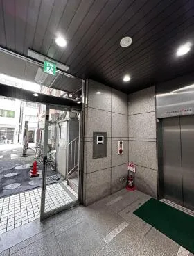 京橋イーサスビルの外観