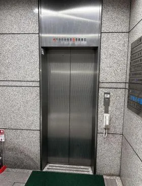 京橋イーサスビルの外観