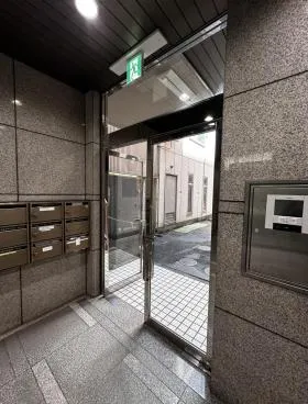 京橋イーサスビルの外観