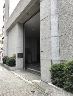 三栄ビルの外観