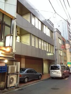 室四ビルの外観