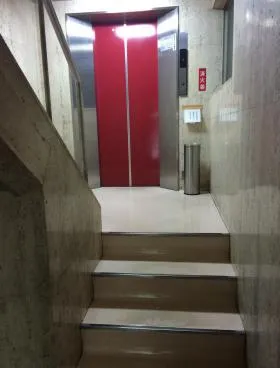 室四ビルの外観