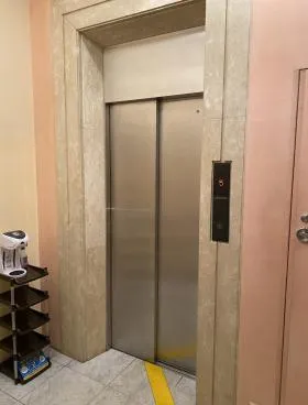 室一ビルの外観