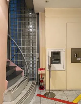 室一ビルの外観