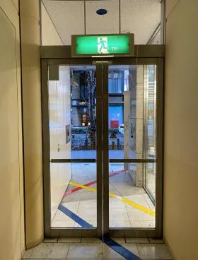 室一ビルの外観