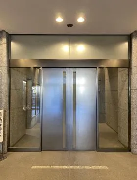 三友常盤橋ビルの外観