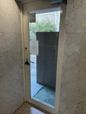 讃金ビルの外観