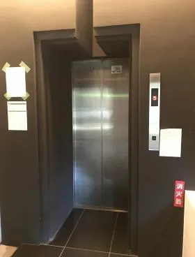 近甚ビルの外観