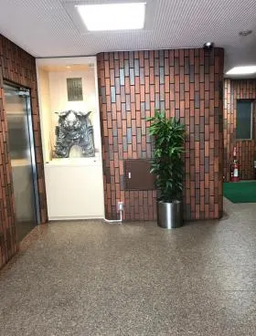 岡常本社ビルの外観